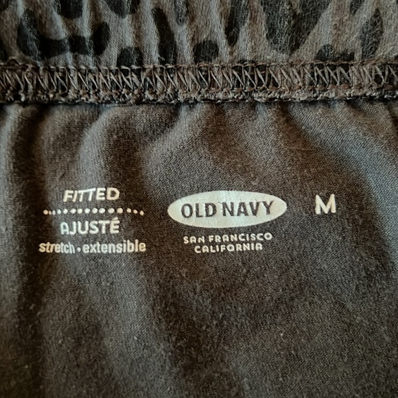 Women’s Bundle of 3 Old Navy Leopard/Animal Print Leggings - Picture 10 of 12